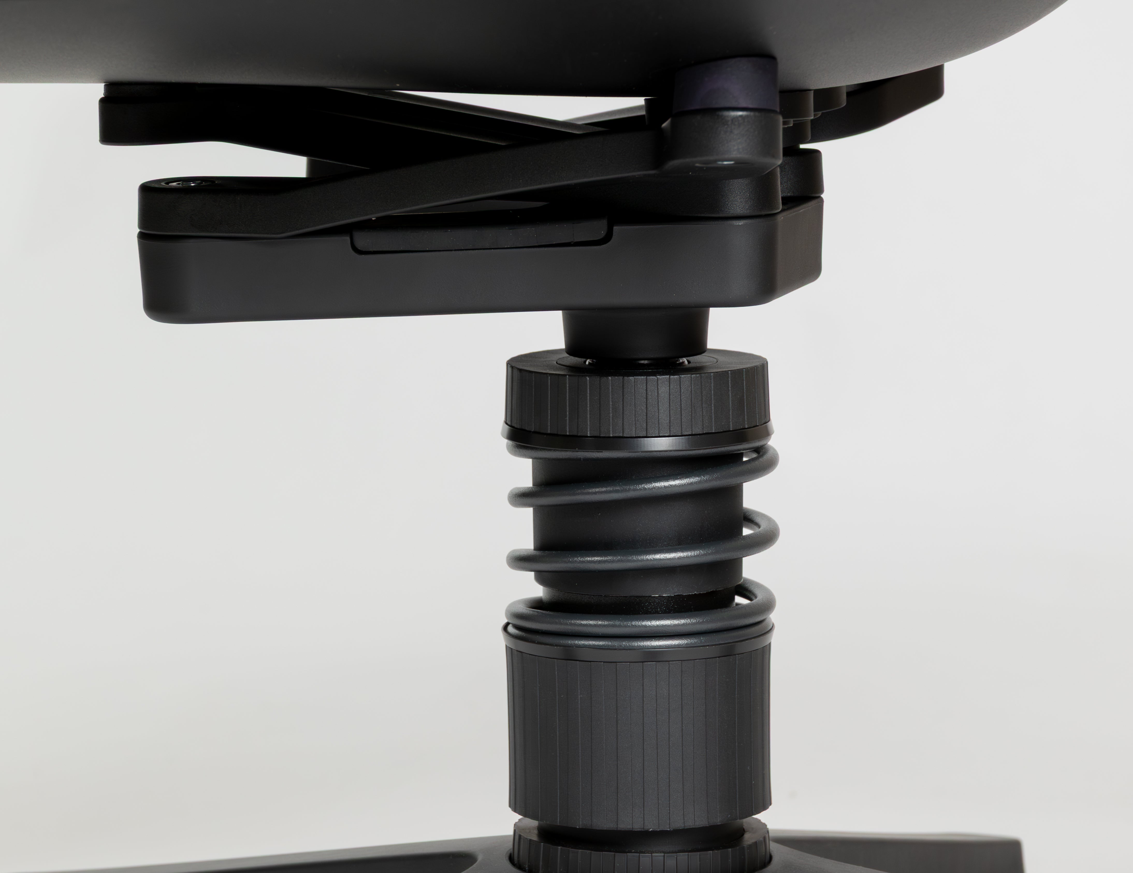 Linu Task med fjäder - svart Cura-tygklädsel