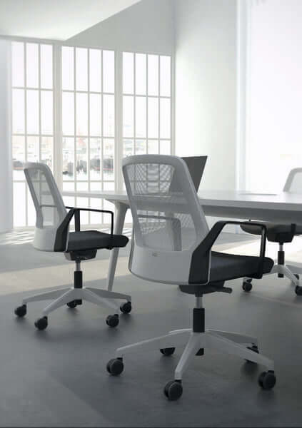 Office space with Interstuhl BUDDYis3 chairs featuring ergonomic mesh backs and modern design around a conference table.
